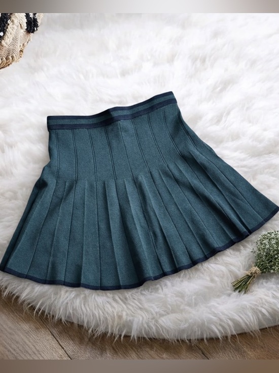 House of Harlow 1960 Dresses & Skirts - House of Harlow 1960 Dark Green Pleated Mini Skirt Size Small NWT